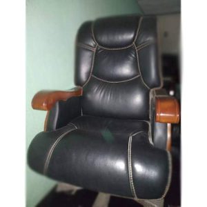 EXECITIVE OFFICE CHAIR LEATHER DEL 208