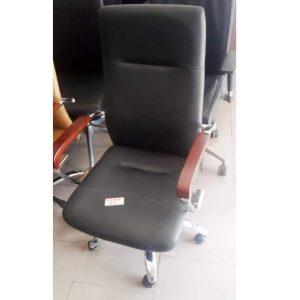 EXECUTIVE CHAIR - QUALITY DESIGNED LIGHT & WOODEN TOP HANDLE (ROMIN)