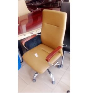 EXECUTIVE CHAIR - QUALITY DESIGNED LIGHT & WOODEN TOP HANDLE (ROMIN)