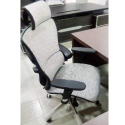 EXECUTIVE OFFICE CHAIR - QUALITY DESIGNED GRAY & BLACK (ARIN)