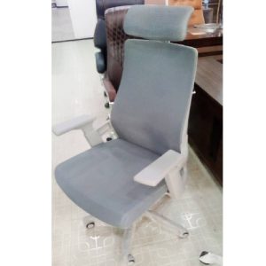 EXECUTIVE OFFICE CHAIR - QUALITY DESIGNED GRAY WITH HEAD REST (ARIN)