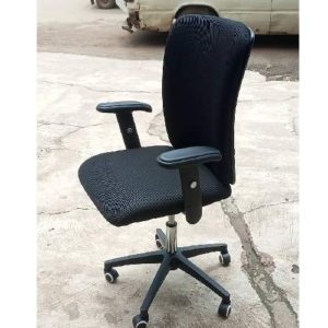 OFFICE CHAIR - QUALITY DESIGNED BLACK SWIVEL LOW-BACK (UGIN)